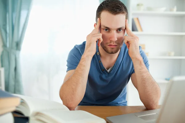 Student having problems finding the right answer — Stock Photo, Image