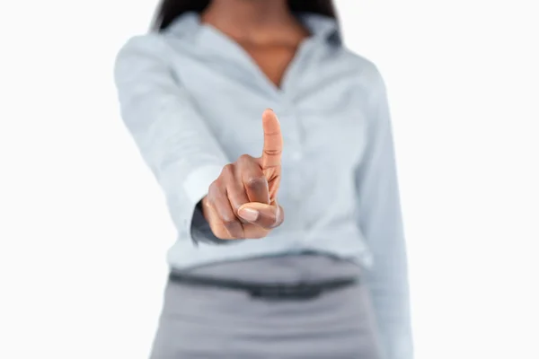 Vrouwelijke vinger op een onzichtbare toets te drukken — Stockfoto