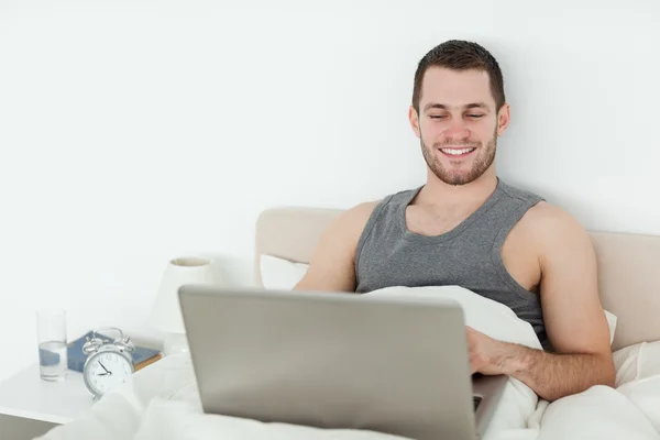 Man using a notebook — Stock Photo, Image