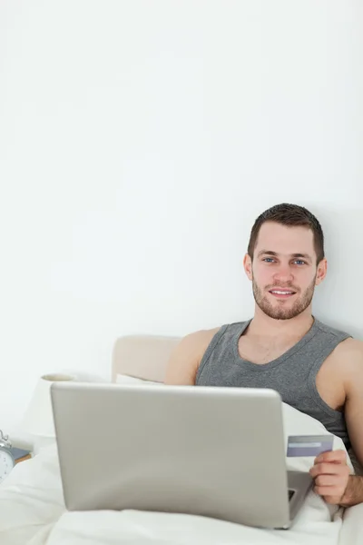 Portrait of a man shopping online — Stock Photo, Image