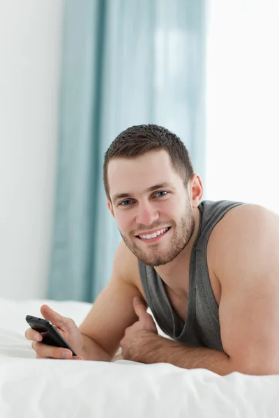 Portrait of a man using his mobile phone — Stock Photo, Image