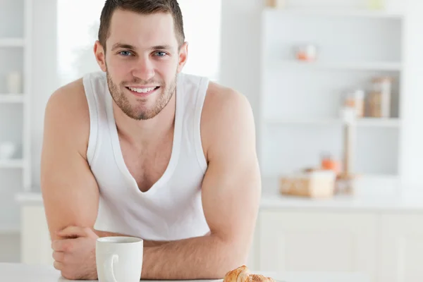 Man having breakfast — Stock Photo, Image