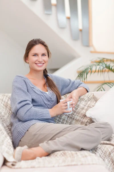 Portrait of a calm woman holding a cup of coffee — Stock Photo, Image