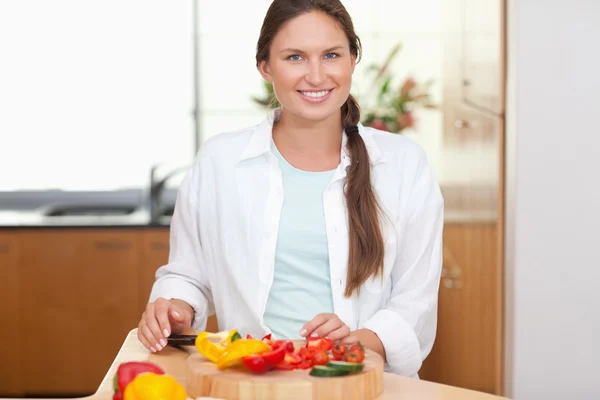 Lovely woman slicing a pepper — Stock Photo, Image