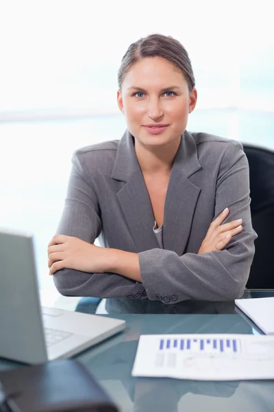 Portrait of a serious businesswoman working — Stock Photo, Image