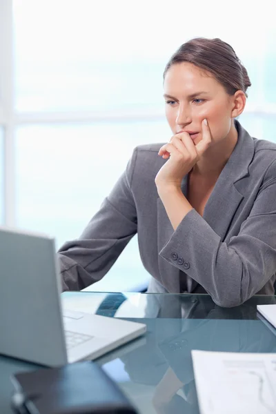 Portrait of a thoughtful businesswoman working with a laptop — Stock Photo, Image