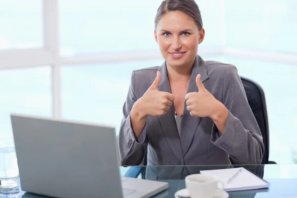 Businesswoman with the thumbs up — Stock Photo, Image