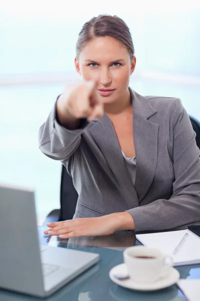 Portrait of a young businesswoman pointing at the viewer — Stock Photo, Image