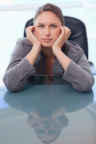 Portrait of a bored businesswoman — Stock Photo, Image