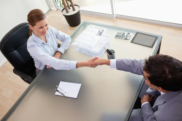 Above view of consultant shaking hands with her client — Stock Photo, Image