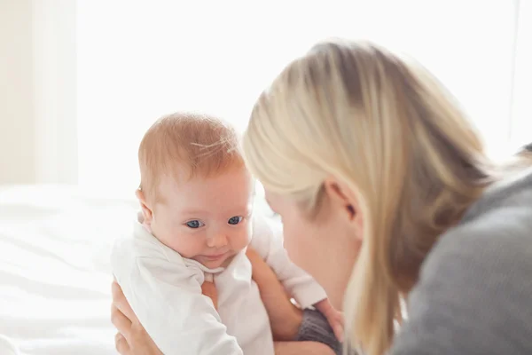 Mother taking care of her newborn — Stock Photo, Image