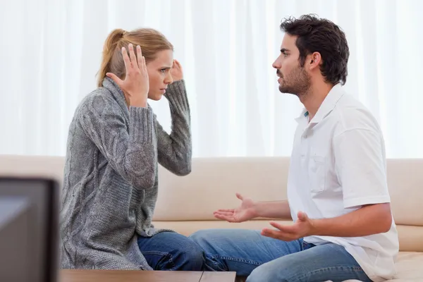 Young couple arguing — Stock Photo, Image
