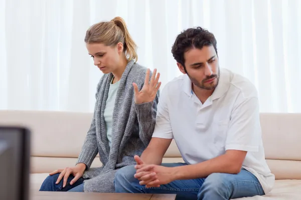 Woman being mad at her fiance — Stock Photo, Image