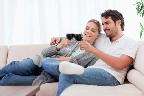 Couple having a glass of red wine — Stock Photo, Image