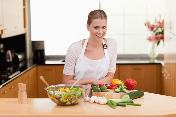 Young woman cooking — Stock Photo, Image