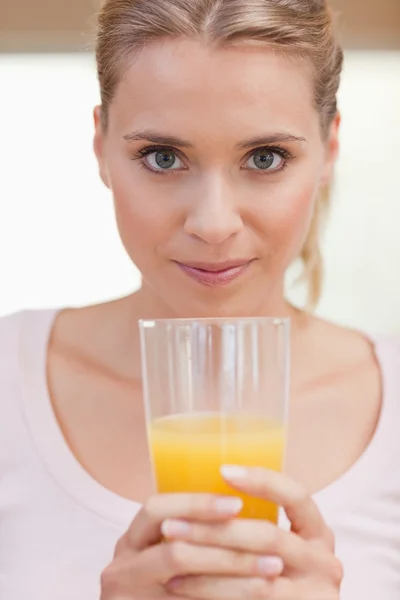 Portrait of a young woman drinking juice — Stock Photo, Image