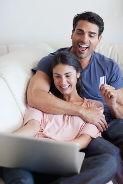 Portrait of a happy couple booking their holidays online — Stock Photo, Image