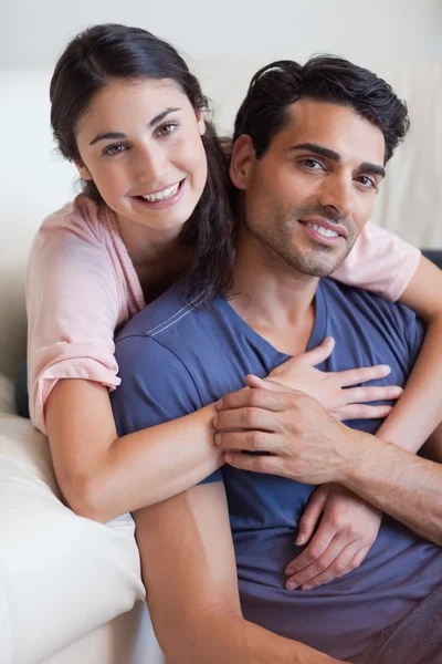 Retrato de um casal posando — Fotografia de Stock