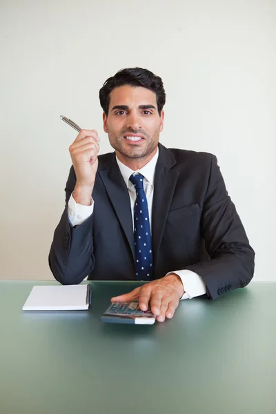 Portret van een zakenman werken — Stockfoto