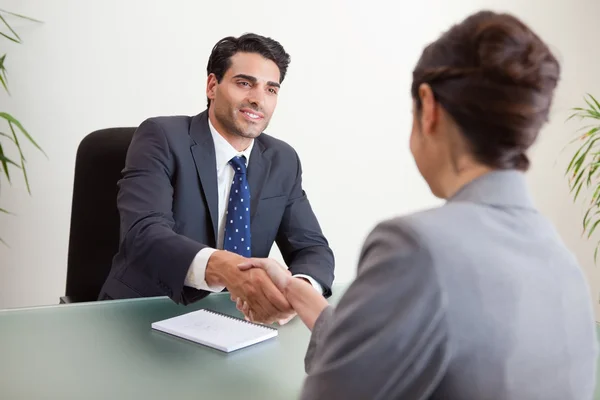 Smiling manager interviewing a female applicant — Stock Photo, Image