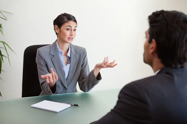 Manager intervistare un dipendente — Foto Stock