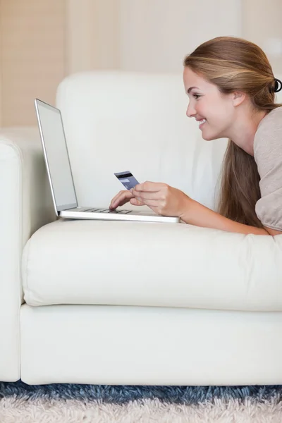 Portrait of a young woman shopping online — Stock Photo, Image