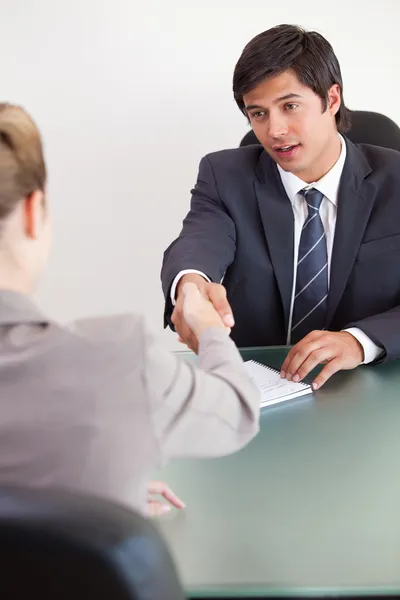 Portrait of a manager shaking the hand of a customer — Stock Photo, Image