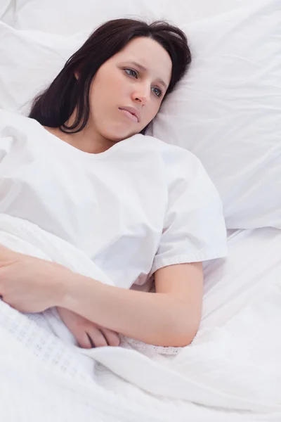 Sad woman laying in the hospital — Stock Photo, Image