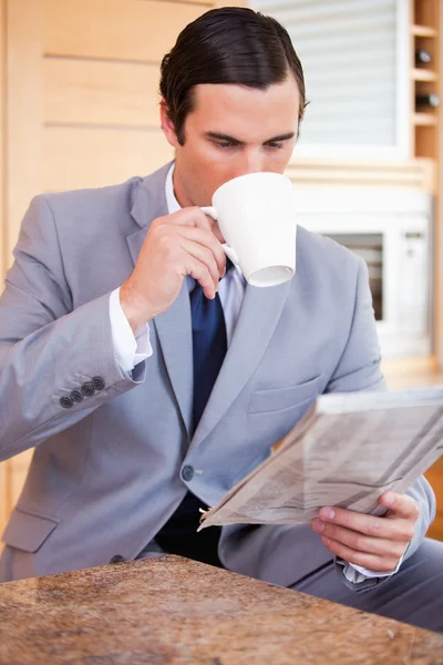 Businessman reading news and having a coffee — Stock Photo, Image