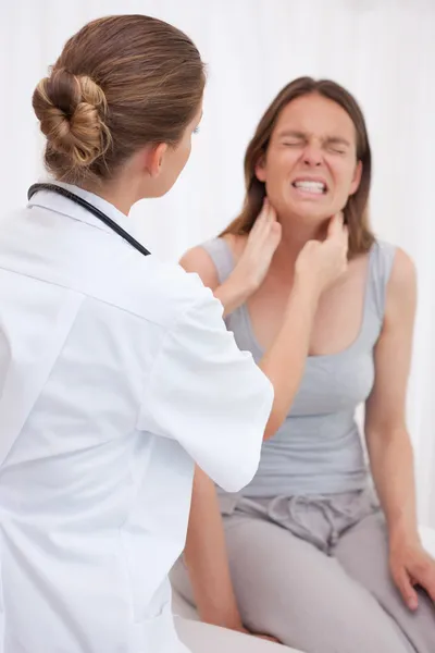 Doctor examining patients jaw — Stock Photo, Image