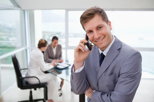Försäljningschef på telefonen — Stockfoto