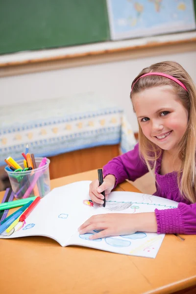 Portrait of a schoolgirl drawing — Stock Photo, Image