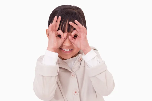 Girl putting her fingers around her eyes — Stock Photo, Image