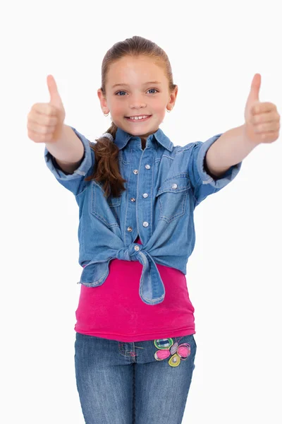 Retrato de una chica feliz con los pulgares arriba — Foto de Stock