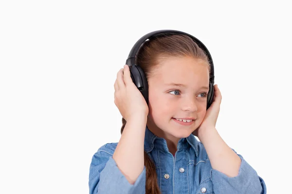 Χαμογελαστό κορίτσι ακούγοντας μουσική — Φωτογραφία Αρχείου
