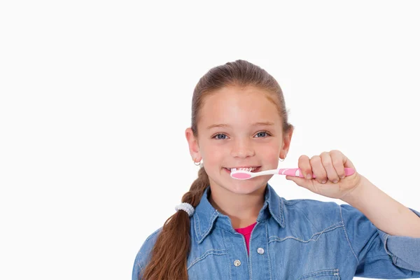 Healthy girl brushing her teeth — Stock Photo, Image