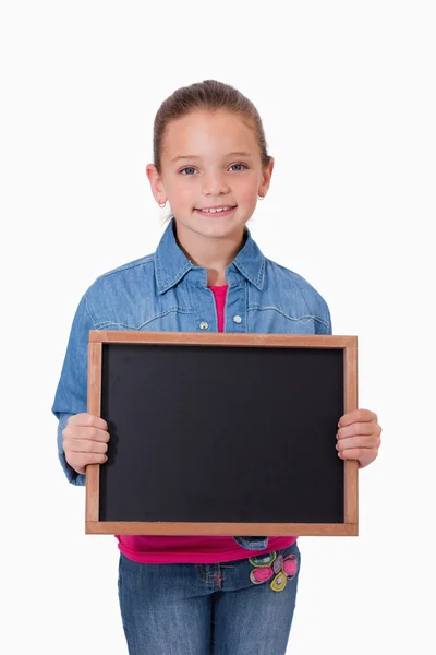一个年轻的女孩举行学校石板的肖像 — 图库照片