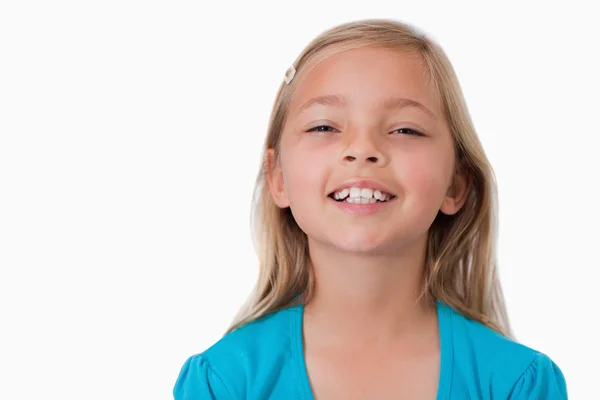 Lächelndes Mädchen posiert — Stockfoto