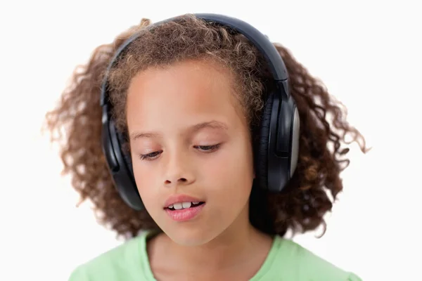 Young girl listening to music — Stock Photo, Image