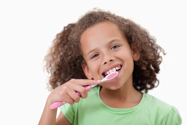 Söt flicka borsta tänderna — Stockfoto