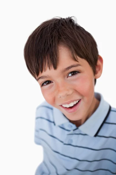 Portret van een jongen die kijken naar de camera — Stockfoto