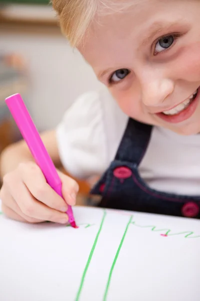 Portrait of a cute girl drawing — Stock Photo, Image