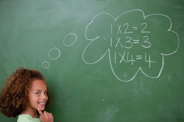 Écolière penser aux mathématiques — Photo