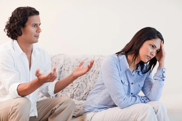 Male trying to apologize to his girlfriend — Stock Photo, Image