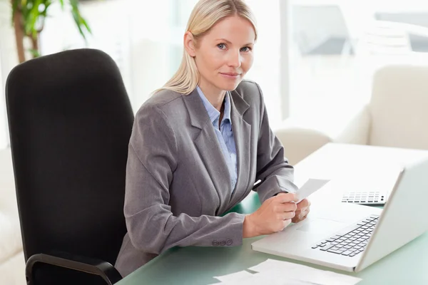 Side view of businesswoman doing her accounting — Stock Photo, Image