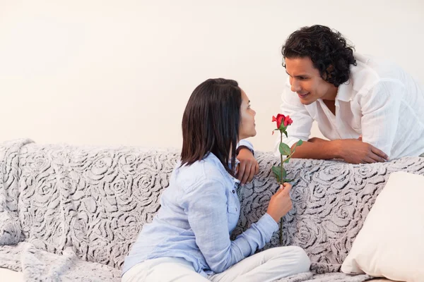 Woman got a rose from her boyfriend in the living room — Stock Photo, Image