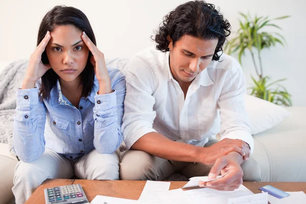 Couple just found out they are broke — Stock Photo, Image