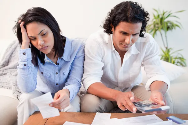 Couple having a hard time doing their finances — Stock Photo, Image
