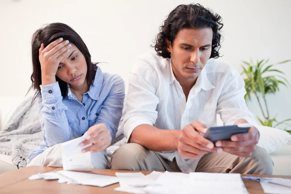 Couple checking bills — Stock Photo, Image