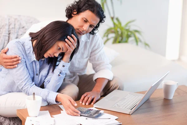 Side view of couple having a hard time paying their bills — Stock Photo, Image